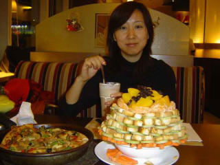 Illustration for article titled How Chinese Ingenuity Destroyed Salad Bars at Pizza Hut